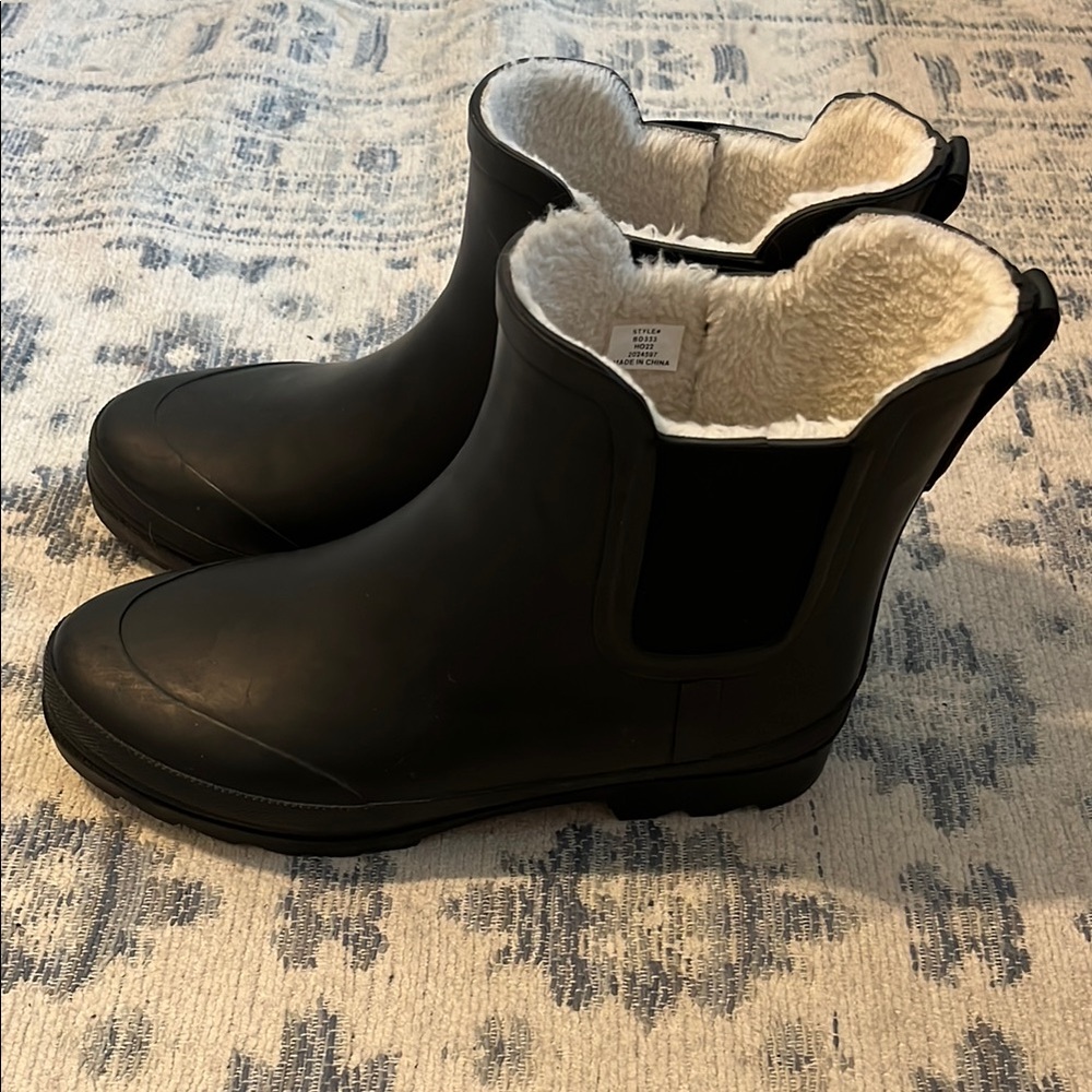 J Crew duck boot with fuzzy lining